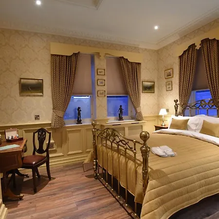 The Aston Tavern 4*