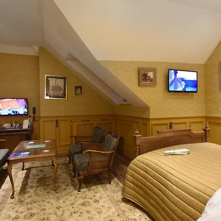 Hotel The Aston Tavern 4*