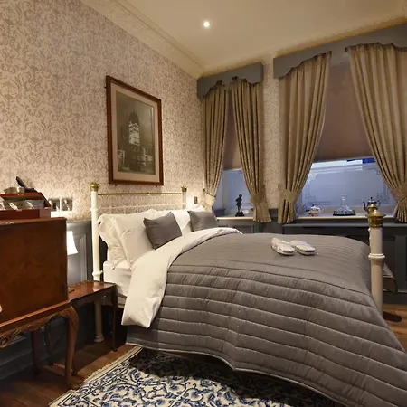 The Aston Tavern Hotel