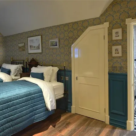 The Aston Tavern Hotel